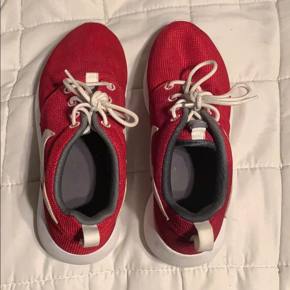 Red & white roshes !•